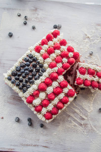 Cake topped with berries to make an American flag