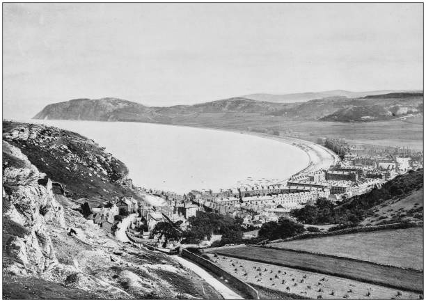 illustrations, cliparts, dessins animés et icônes de antique photographie des villes balnéaires de grande-bretagne et d’irlande : llandudno - gwynedd