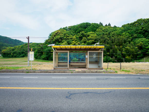 日本の風景 - bus stop ストックフォトと画像