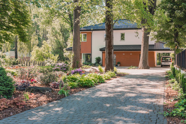 istock Summer house with garden pathway 820866642