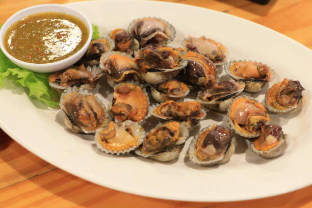 istock Steamed blanched clams with dipping sauce 820922574