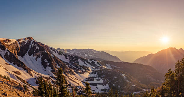 mountain sunset panorama - vale nevado imagens e fotografias de stock