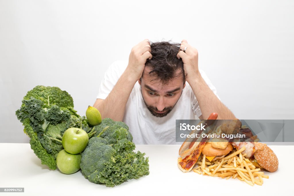 Decisión de la dieta y la elección de la nutrición - Foto de stock de Alimento libre de derechos