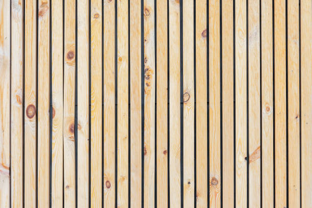 木製の背景のテクスチャ。抽象的な装飾的な生態学的塗装光木背景、垂直パターン、自然な表面傷、亀裂 - backdrop damaged old fashioned natural pattern ストックフォトと画像