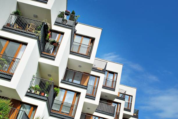 moderno, edificio de apartamentos de lujo. - vivenda fotografías e imágenes de stock