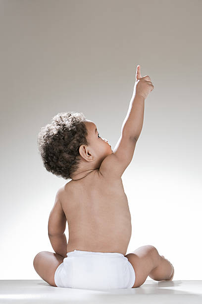 a bebé niño señalando - baby1 fotografías e imágenes de stock