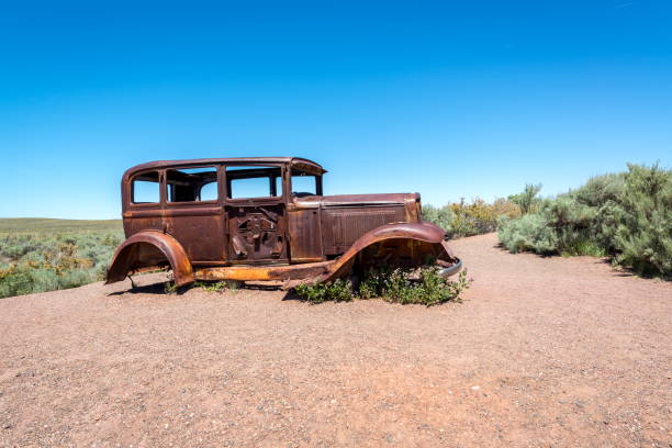 istock Abandoned car in Arizona desert 821134442