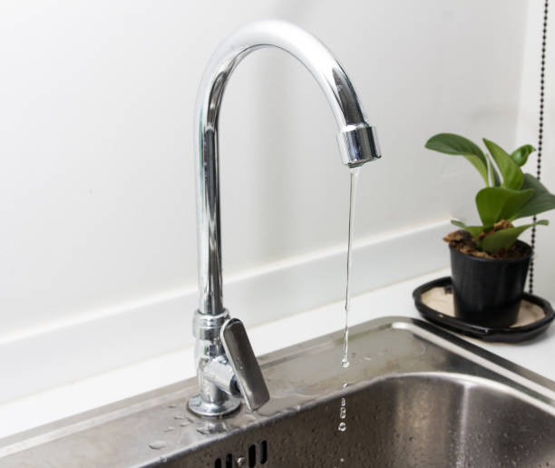 istock Close up water tap with sink in modern kitchen. 821161440