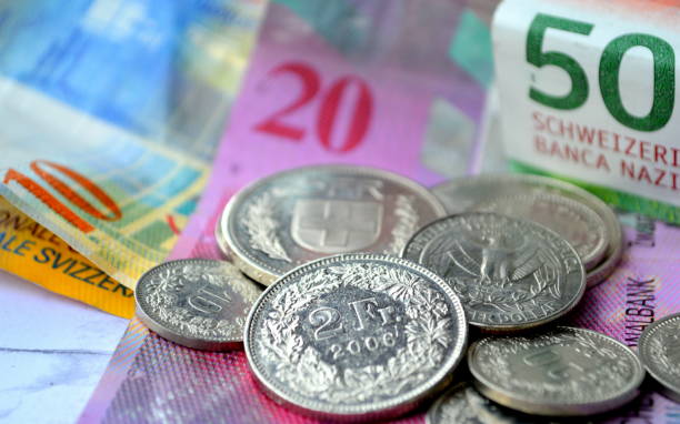 스위스 통화표시가 - swiss currency switzerland currency swiss culture 뉴스 사진 이미지
