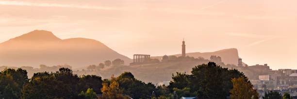 calton hill panorama, edynburg, szkocja - national landmark international landmark cityscape tower zdjęcia i obrazy z banku zdjęć