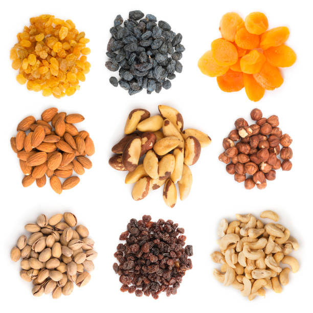 너트, 말린 과일 컬레션 - peanut nut heap isolated 뉴스 사진 이미지