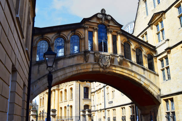 оксфордский мост вздохов - hertford college стоковые фото и изображения