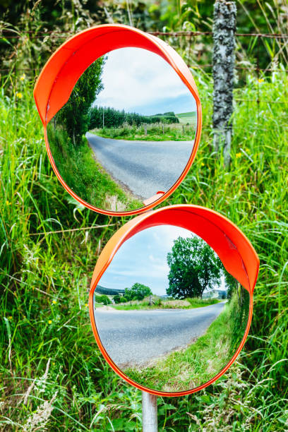 specchi stradali gemelli per la sicurezza stradale - parabolic mirror foto e immagini stock