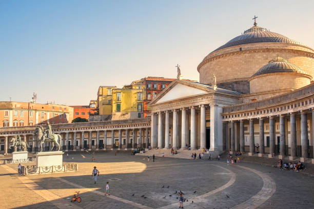 сан-франческо паола на площади плебисито, неаполь, италия - piazza del plebiscito стоковые фото и изображения