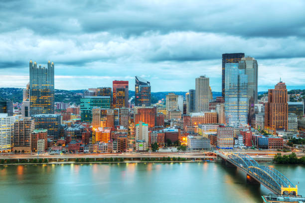 istock Pittsburgh cityscape with the Ohio river 821319048