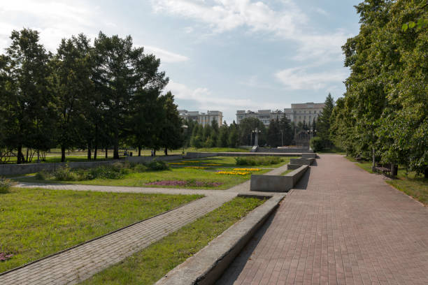 istock city park for walking 821322552