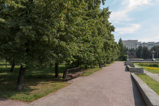 istock city park for walking 821322554