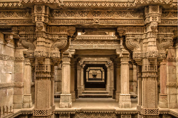 adalaj 立たないで - インド文化遺産観光場所、アーメダバード、グジャラート州 - 世界遺産の街。 - nobody india sandstone column ストックフォトと画像