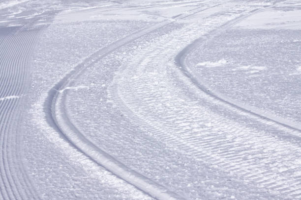 パノラマ ビュー冬ドロミテ、イタリアのドロミテのスキー場。 - dolomites ski lift winter ski track ストックフォトと画像