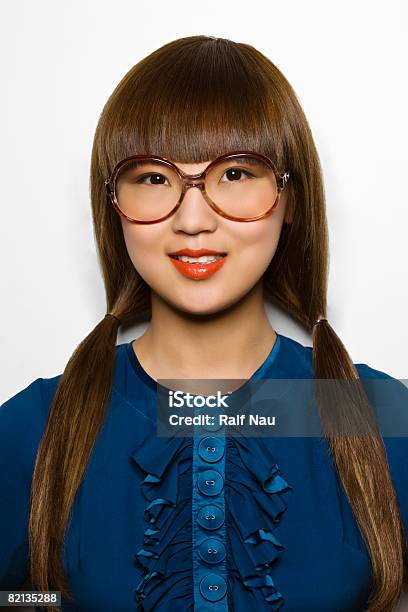 Schöne Asiatische Hipster Mit Übergroßen Gläsern Stockfoto und mehr Bilder von Eine Frau allein - Eine Frau allein, Porträt, Brille