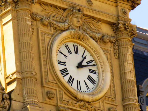 Close-up on the streets and monuments of Paris