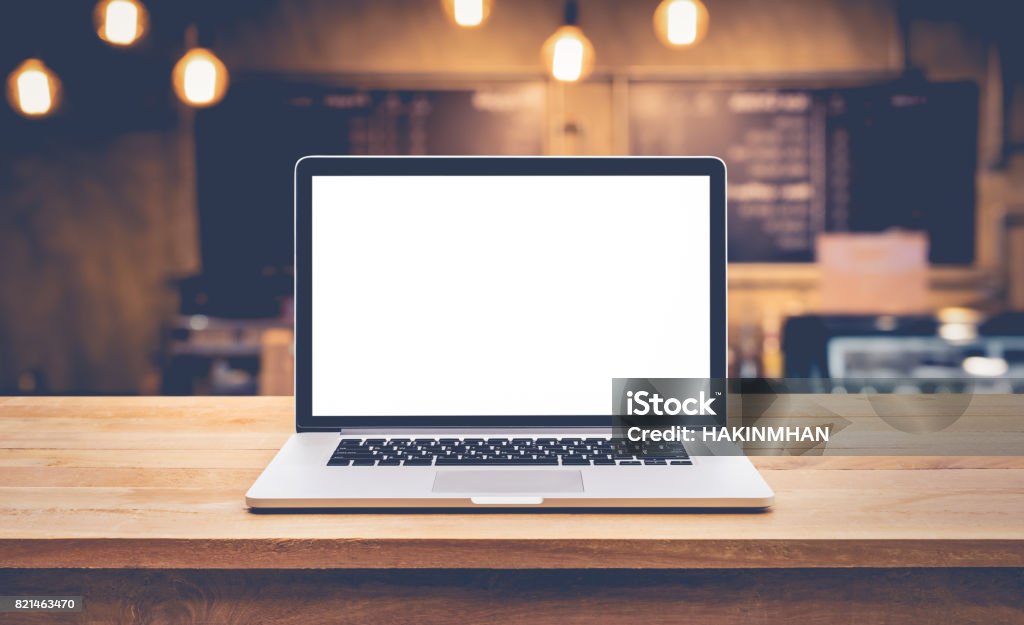 Computer, Laptop mit leeren Bildschirm auf Tabelle Café, Restaurant - Lizenzfrei Laptop Stock-Foto