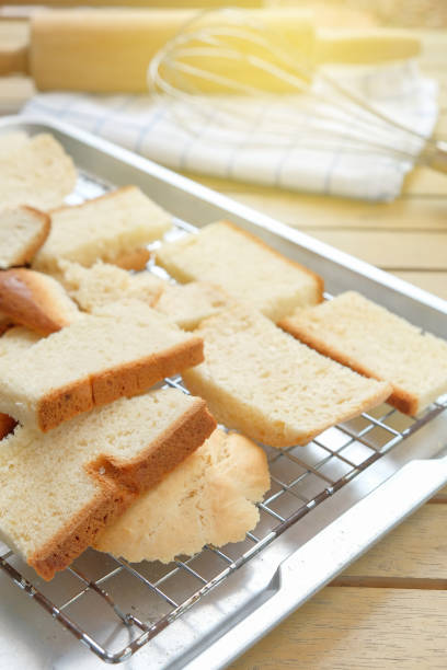 istock Sliced plain breads was baked from oven are over stainless grill 821478056
