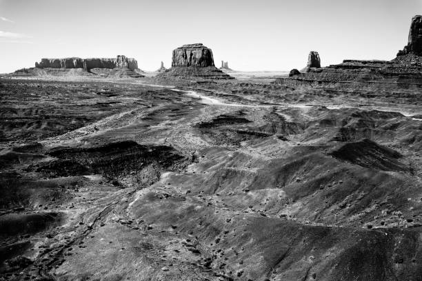 istock View of the monument valley B&W 821482270