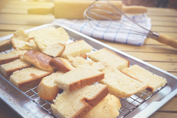 istock Sliced plain breads was baked from oven are over stainless grill 821501858