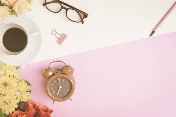 istock Flat lay coffee glasses and clock with pens and flowers 821513314