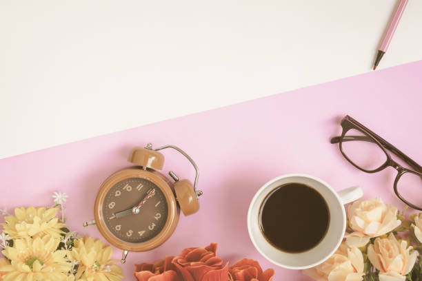 istock Flat lay coffee glasses and clock with pens and flowers 821513318
