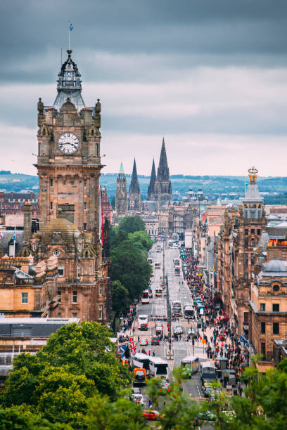 edimburgo, escócia  - edinburgh scotland castle skyline - fotografias e filmes do acervo