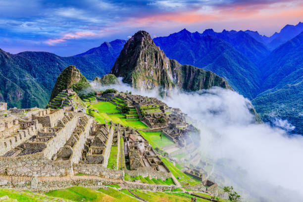 machu picchu, no peru. - mt huayna picchu - fotografias e filmes do acervo