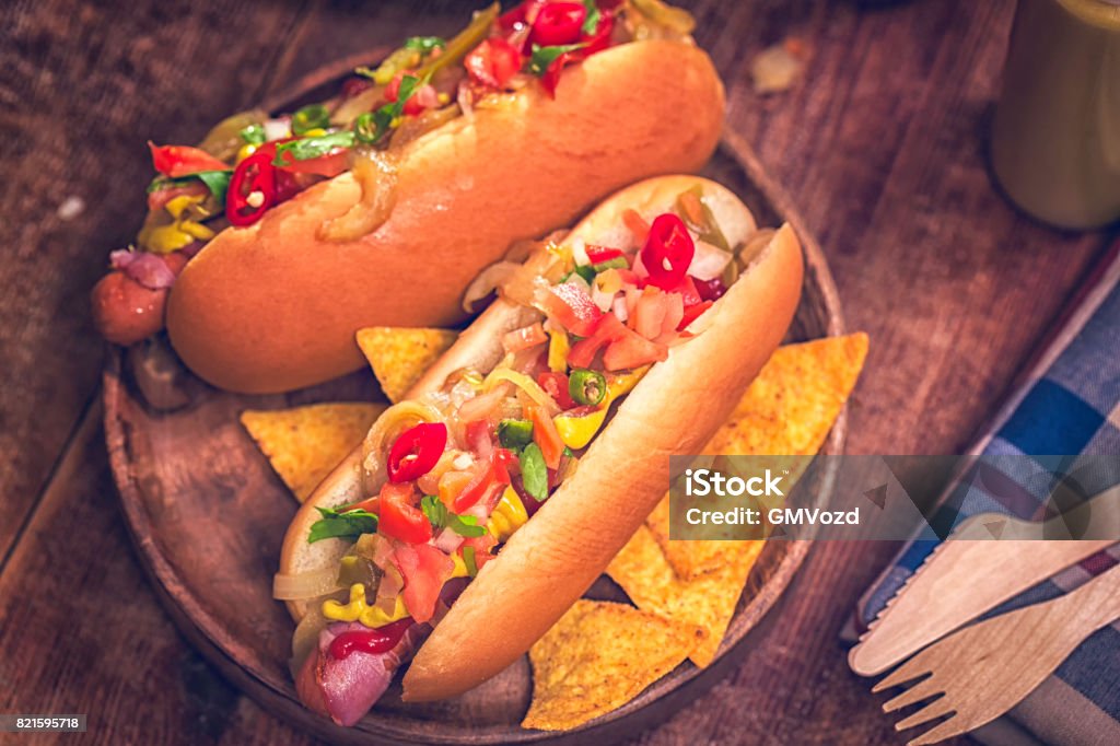 California Style Chili Hotdog mit Zwiebeln und Paprika - Lizenzfrei Bohne Stock-Foto