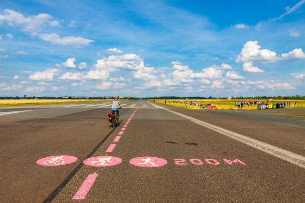 ベルリン テンペルホーフ空港、ベルリン、ドイツの旧空港 - tempelhof ストックフォトと画像