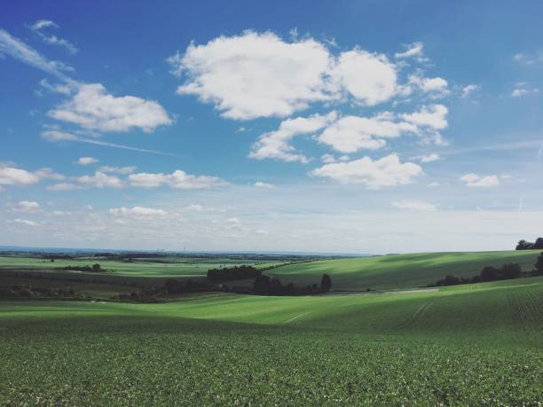istock Beautiful English Landscape from The RidgeWay 821675224