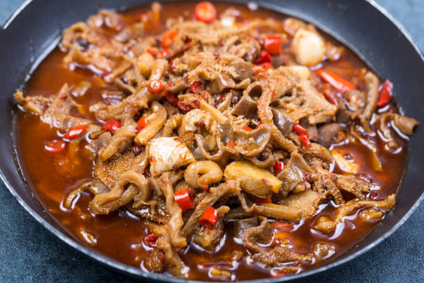 beef omasum stewed with red chili and garlic in black pot