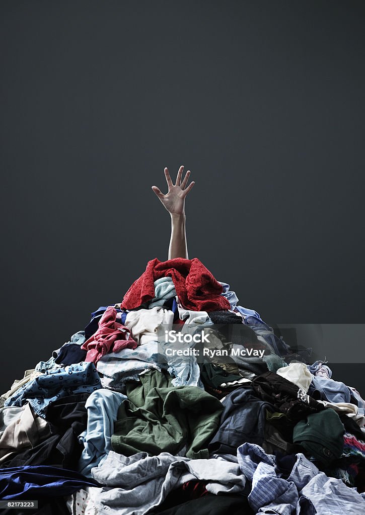 Lado de fora da pilha de roupas - Foto de stock de Vestuário royalty-free