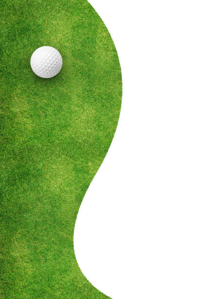 weiße golfball auf grünen rasen links hintergrund - golfspieler fotos stock-fotos und bilder