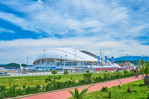 sotchi, adler, russie - 18 juin 2017 : massif de stade au parc olympique de sotchi - fifa world cup photos et images de collection