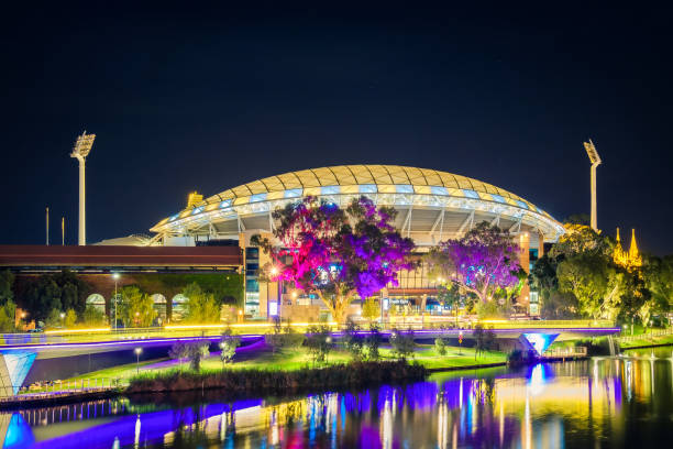 óvalo de adelaide iluminada por la noche - oval shape fotos fotografías e imágenes de stock