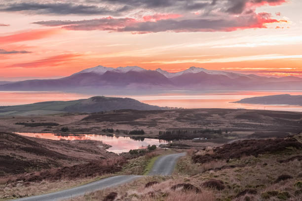 arran hügel aus ziemlich moor in der nähe von largs - ayrshire stock-fotos und bilder