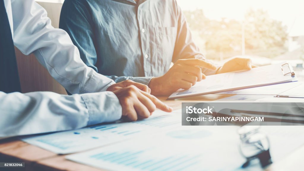 Geschäftsleute treffen Planung Strategie-Analyse-Konzept - Lizenzfrei Buchprüfung Stock-Foto