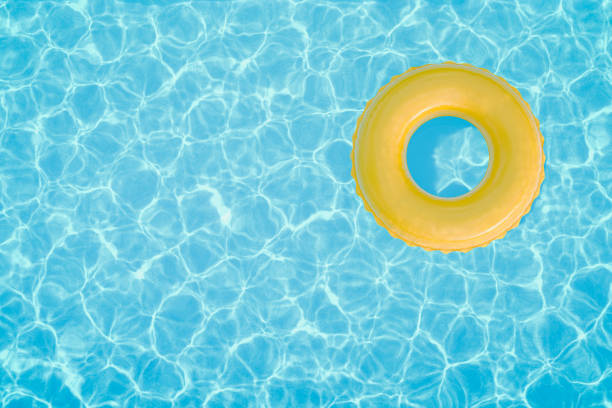 プールの時間 - inflatable ring inflatable float swimming equipment ストックフォトと画像