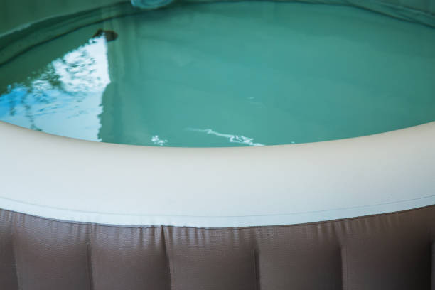 spa inflable caliente bañera spa burbuja masaje portable jacuzzi casa - fountain house residential structure home interior fotografías e imágenes de stock