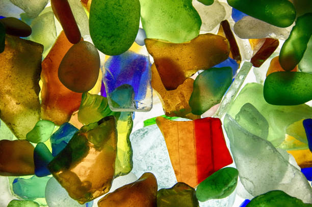 colorful sea glass - broken glass green shattered glass imagens e fotografias de stock