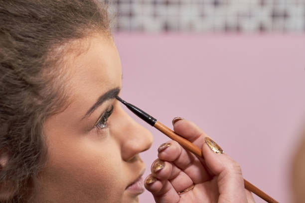 istock Hand of makeup artist working. 821913074