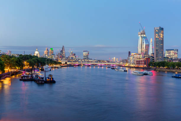 istock London skyline with important landmarks at dusk 822005326