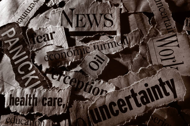 torn newspaper headlines - newspaper headline unemployment finance recession imagens e fotografias de stock