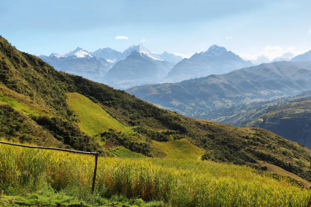 widoki na czarne pasmo górskie, peru - mountain peru cordillera blanca mountain range zdjęcia i obrazy z banku zdjęć